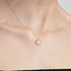 Blumen Halskette, 14K Echtgold Lotus Halskette, Geschenk für Sie, Schmuck für Frauen, Minimalist, handgemachte Schmuck, Muttertagsgeschenk