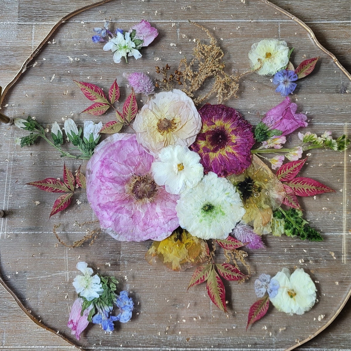CUSTOM Geode Round Serving Tray, Resin Preserved Flower Tray, Bouquet Preservation, Serving Tray, Wedding Flower Preservation - Etsy