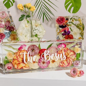 Flower Preservation Personalized Name Display Wedding Bouquet Preservation in Resin Bridal Bouquet Family Name Art Pressed Flower Name Plate