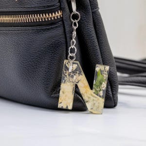 Preserved Bouquet Keychain Dried Flower Preservation Keychain Letter Bouquet Preservation Monogram Key Chain Alphabet Flower Letter Keychain
