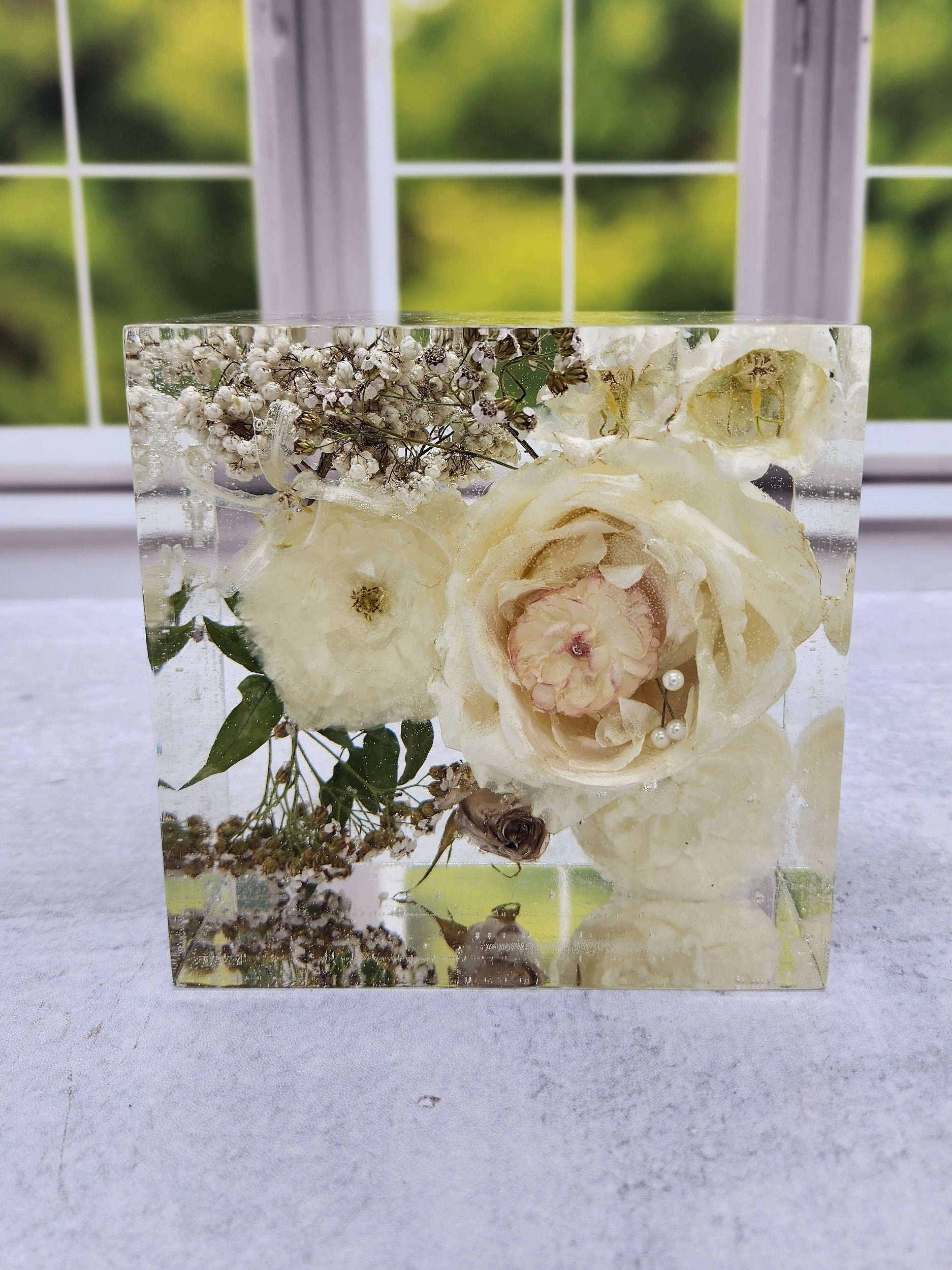 Image of Hydrangea arrangement preserved in epoxy resin