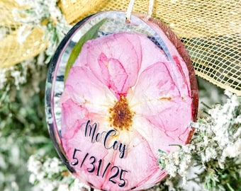 Pressed Flower Christmas Ornament Custom Dried Flower Ornament Fresh Flower Preservation Dried Pressed Floral Keepsake Ornament Resin Gift