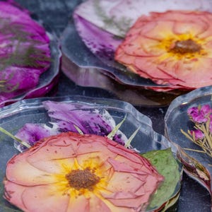 Resin Flower Preservation Epoxy Wedding Flower Coaster Pressed Flower Gift for Bride with Preserved Bouquet Dried Flower Art New Home Decor Bild 14