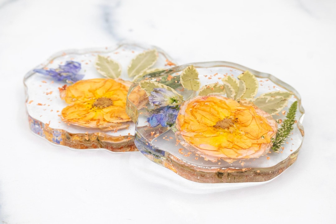 Resin Art Flower Preservation Resin Coasters Pressed Flower Wedding Bouquet Preservation Coaster Geode Flower Coasters Keepsake Wedding Gift - Set of 4 Coasters, No Edge or Flake