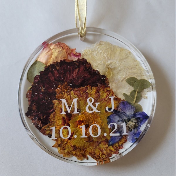 Bouquet Preservation Pressed Flower Ornament with Monogram and Date, Save Your Bouquet, Wedding Gift, Round Ornament