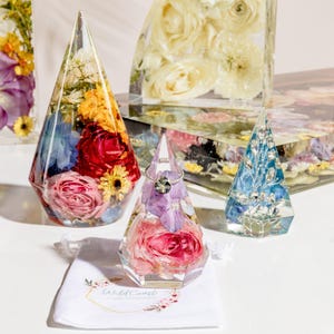 Wedding Flower Ring Holder with Preserved Flower Bouquet Preservation Ring Stand Keepsake Resin Ring Tray Flower Preserve Bouquet Preserving