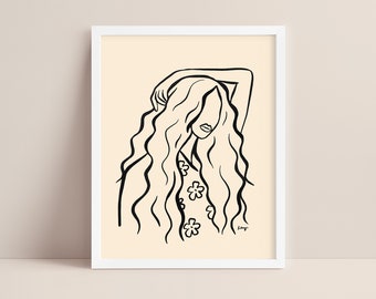 Könnte beinhalten: Linienzeichnung einer Frau mit langen, welligen Haaren. Sie trägt ein Kleid mit Blumenmuster und hat die Hand hinter dem Kopf. Die Zeichnung ist in Schwarzweiß auf cremefarbenem Hintergrund.