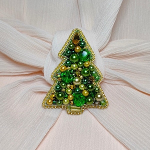 Christmas Tree Beaded Brooch Handmade Jewelry Gift Bead Embroidery Brooch