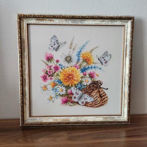 Buquê de flores ponto cruz bordado à mão quadro emoldurado arte finalizada bordado concluído