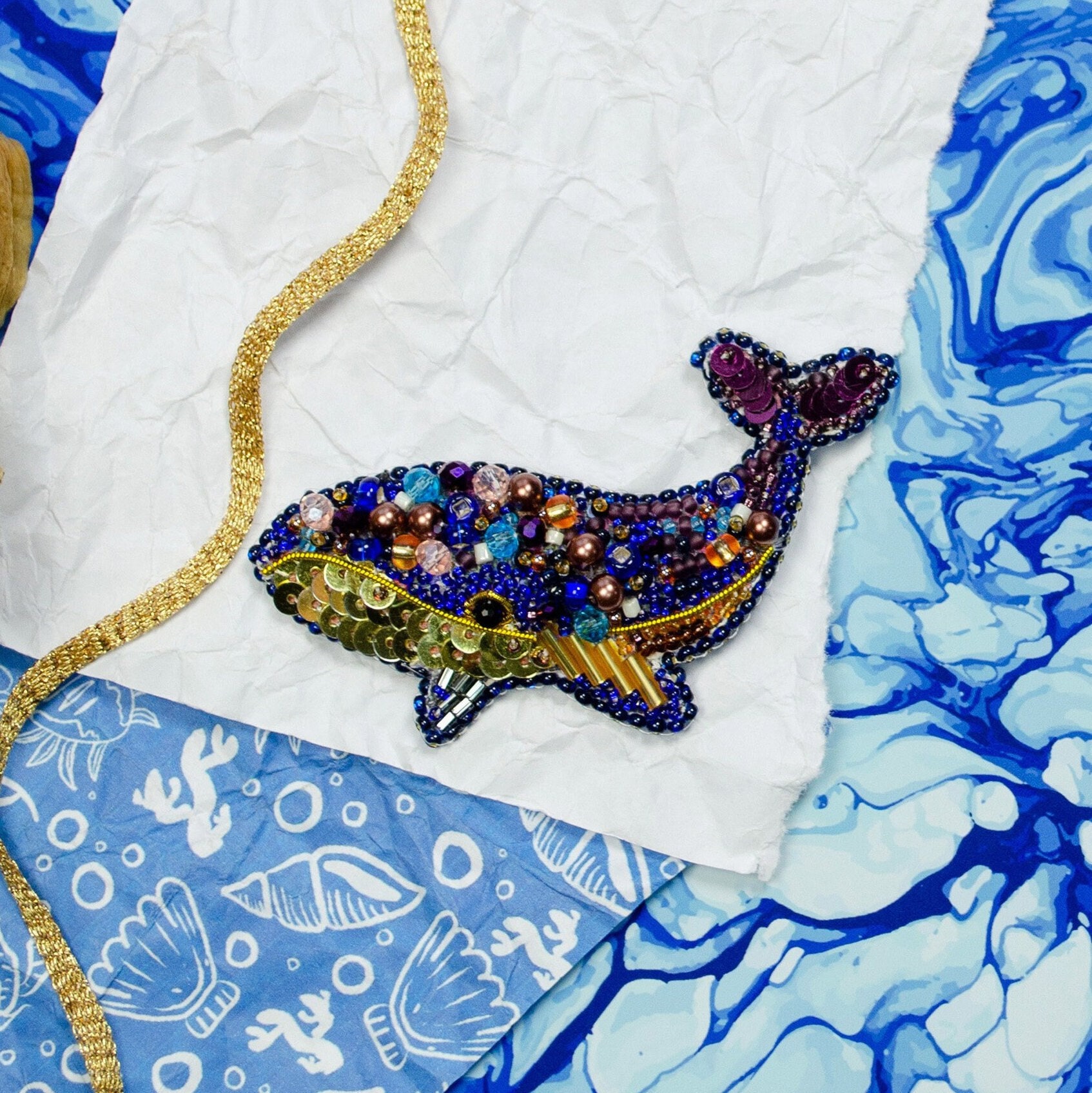 Broche épingle Baleine Signée Erwin Pearl En Or Avec Strass Bleus Et Transparents - Occasion
