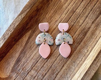 Becca // Pendientes florales rosas // Pendientes de arcilla polimérica