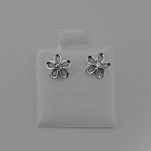 Sterling silver tiny flower stud earrings, flower with cz stud earrings, flower earrings, flower studs, tiny flower studs, dainty earrings