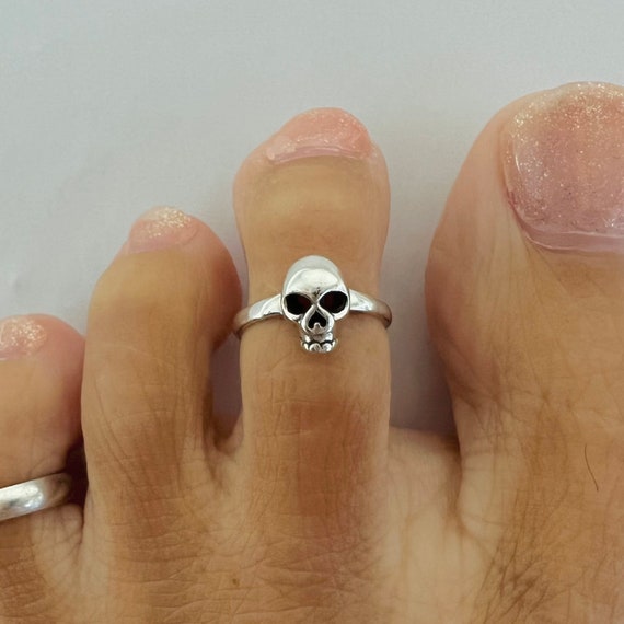 Skull toe ring deals