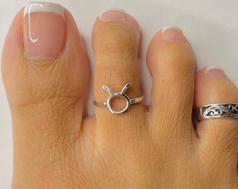 Sterling silver Taurus toe ring, zodiac toe ring, astrology toe ring, horoscope toe ring, silver Taurus ring, silver zodiac ring
