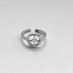 Oxidized Peace Sign Toe Ring main image 0