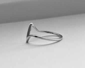 Sterling Silver Thin Zig Zag Ring, Dainty Ring, Silver Ring
