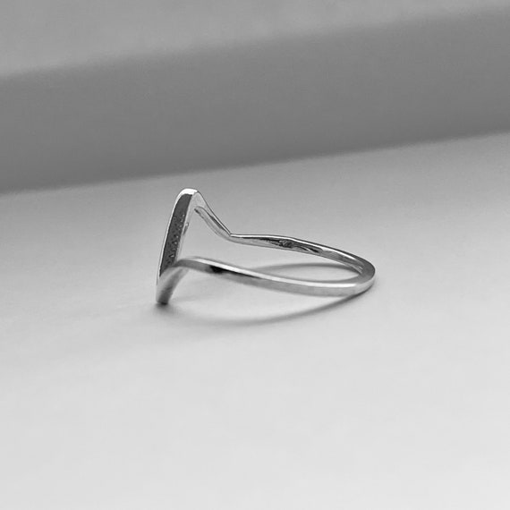 Sterling Silver Delicate Dots V-shape Ring Sterling Silver Delicate Dots V-shape Ring