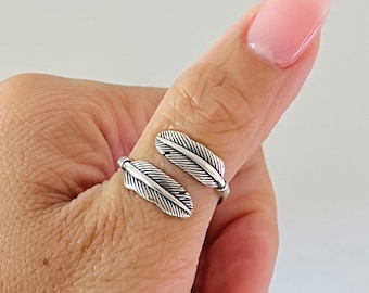 Sterling silver delicate two feather ring, silver feather ring, feather ring, sterling silver ring,  sterling silver feather ring, flowers