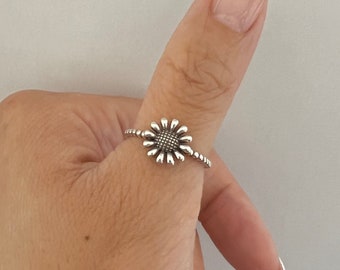 Sterling silver sunflower ring, sterling silver flower ring, dainty sunflower ring, flower ring, silver flower ring, silver sunflower ring,