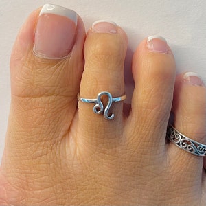 Sterling silver Leo toe ring, zodiac toe ring, astrology toe ring, horoscope toe ring, silver Leo ring, silver zodiac ring