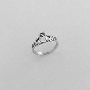 Sterling silver claddagh ring, friendship ring, silver ring love ring, silver claddagh ring, Celtic ring, silver Celtic ring