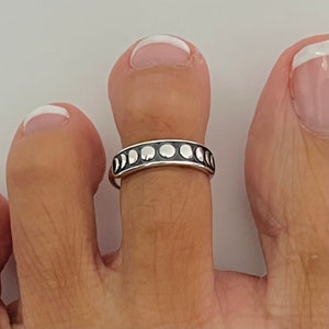 Sterling silver moon phase toe ring, moon phase ring, moon phase midi ring, moon toe ring, moon ring, moon midi ring, silver moon ring