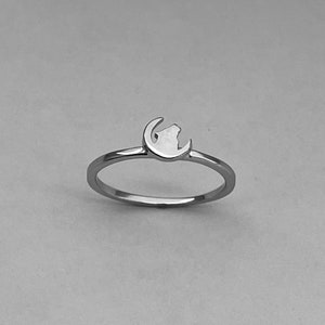Sterling silver tiny howling wolf ring, wolf ring, moon ring, dainty ring, silver wolf ring, silver moon ring