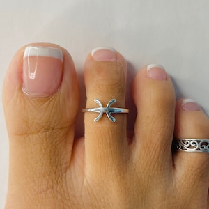 Sterling silver Pisces toe ring, zodiac toe ring, astrology toe ring, horoscope toe ring, silver Pisces ring, silver zodiac ring