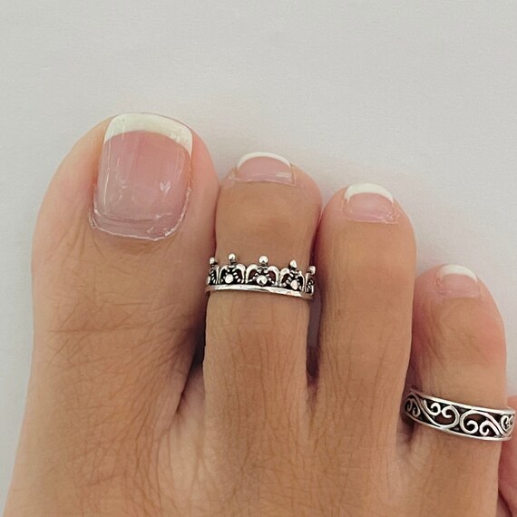 Crown toe ring deals