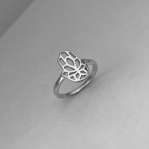 Srebrny pierścień z kwiatem lotosu na rękę hamsa, pierścień z kwiatem lotosu na rękę hamsa, pierścień z kwiatem lotosu, pierścień z lotosem, pierścień hamsa, srebrny pierścień z kwiatem lotosu na rękę hamsa