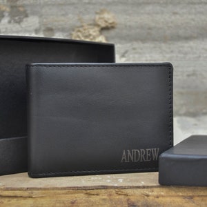 Cartera de cuero negro para hombres Cartera de cuero grabada Cartera personalizada Cartera de Navidad personalizada Regalos para él Regalo para padre padre hijo regalos