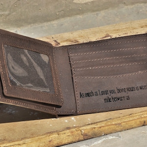 Carteira de couro de aniversário masculina carteira fina fina genuína masculina carteira personalizada com duas dobras carteira personalizada gravada namorado presente para o natal