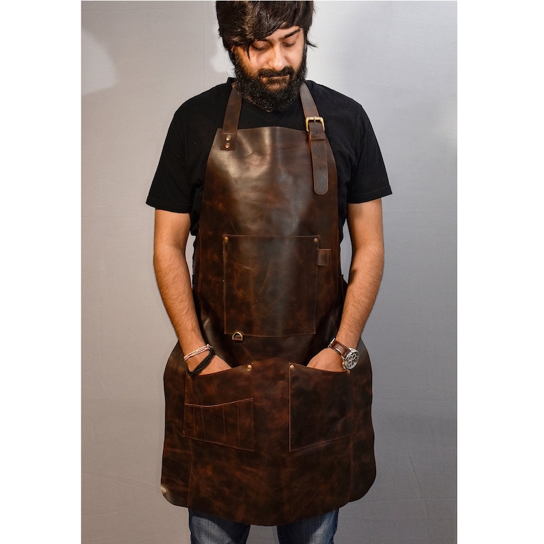 Delantal de cuero para hombre Delantal personalizado Delantal de herrero Delantal de carpintería de cuero negro con bolsillos Delantal de correa Regalo de San Valentín para él imagen 1