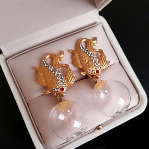 AMY JO 1980's Vintage Koi Fish with Bubbles Large Gold Tone Swarovski Crystal Clip on Earrings