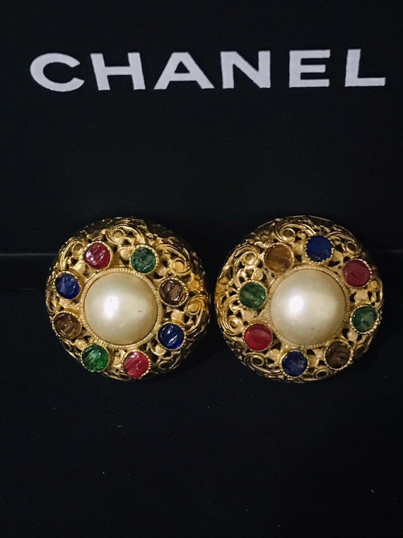 CHANEL Vintage Rare Gripoix Pearl Gold Filigree Cl