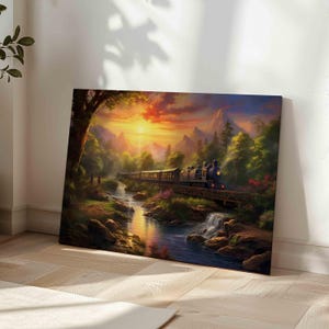 Könnte beinhalten: Leinwanddruck, der einen alten Zug zeigt, der eine Holzbrücke über einen Fluss überquert. Das Kunstwerk zeigt einen lebendigen Sonnenuntergang, üppige grüne Bäume und Berge im Hintergrund. Der Zug ist blau und gold.