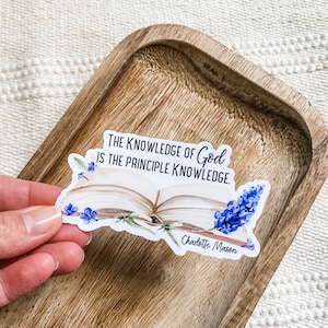 Pegatina "El conocimiento de Dios es el principio del conocimiento", con cita de Charlotte Mason, para educación en casa, 9,3 cm