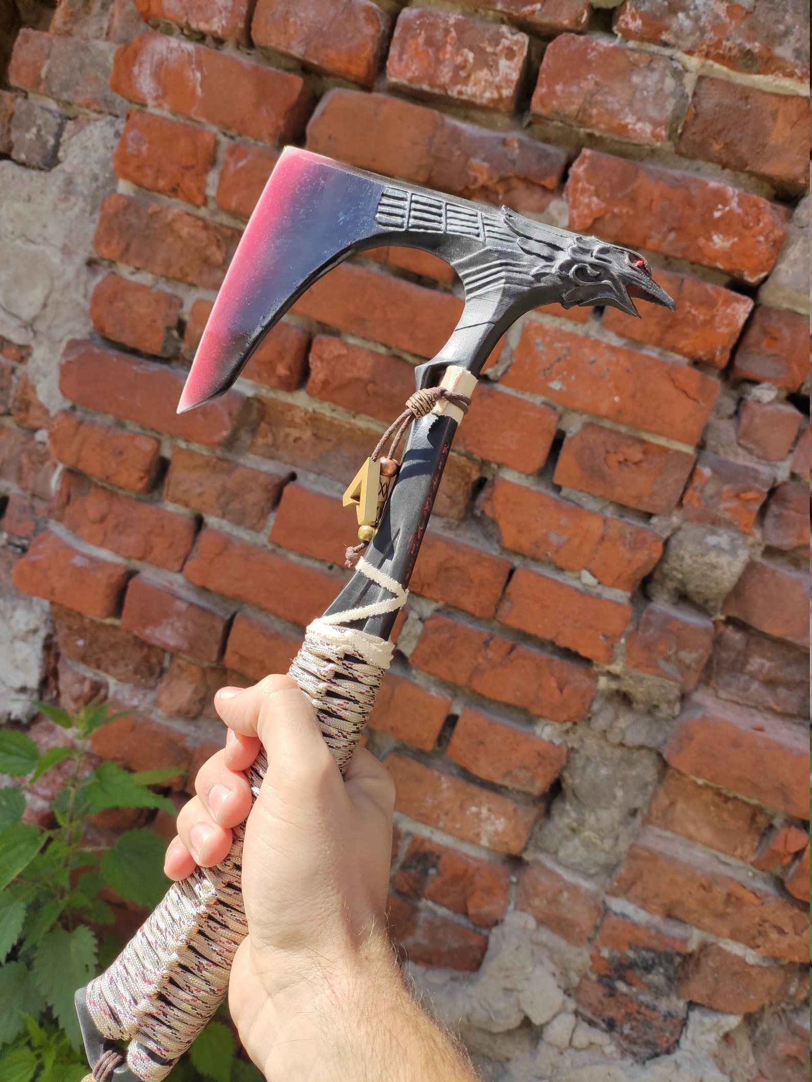 Apex Legends Bloodhound Heirloom Axe Full size replica image 0.