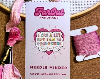 Piango molto ma sono così produttiva - Magnetic Needle Minder ispirato a TS / Per punto croce, punto croce, ricamo, cucito e altro ancora!
