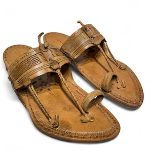 Men Leather Kolhapuri Chappal