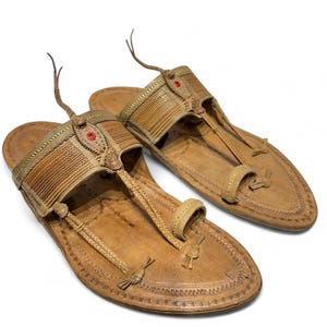 Men Leather Kolhapuri Chappal