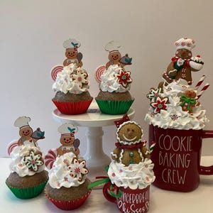 Faux gingerbread Christmas cupcake