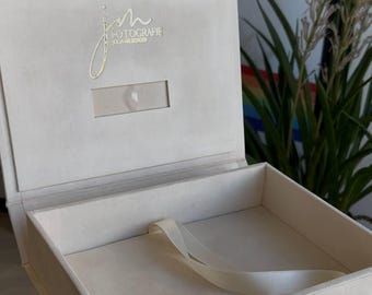 10 boxes 13*18 with logo embossing