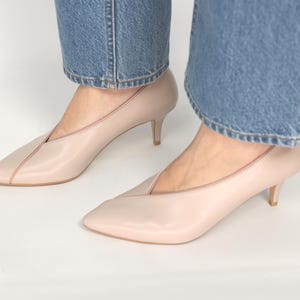 Leather Pumps, Light pink, mid heel, Pump shoes  for women, Kitten Heel, Classic shoes, gift for mom, retro style, shoes for wedding.