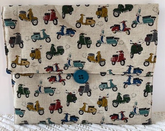 Padded iPad/tablet/kindle/book/sewing/jewellery/pochette envelope-style case/retro scooters