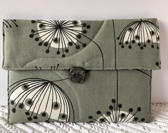 Padded mini iPad/tablet/kindle/book/sewing/jewellery/pochette envelope-style case/green and flowers