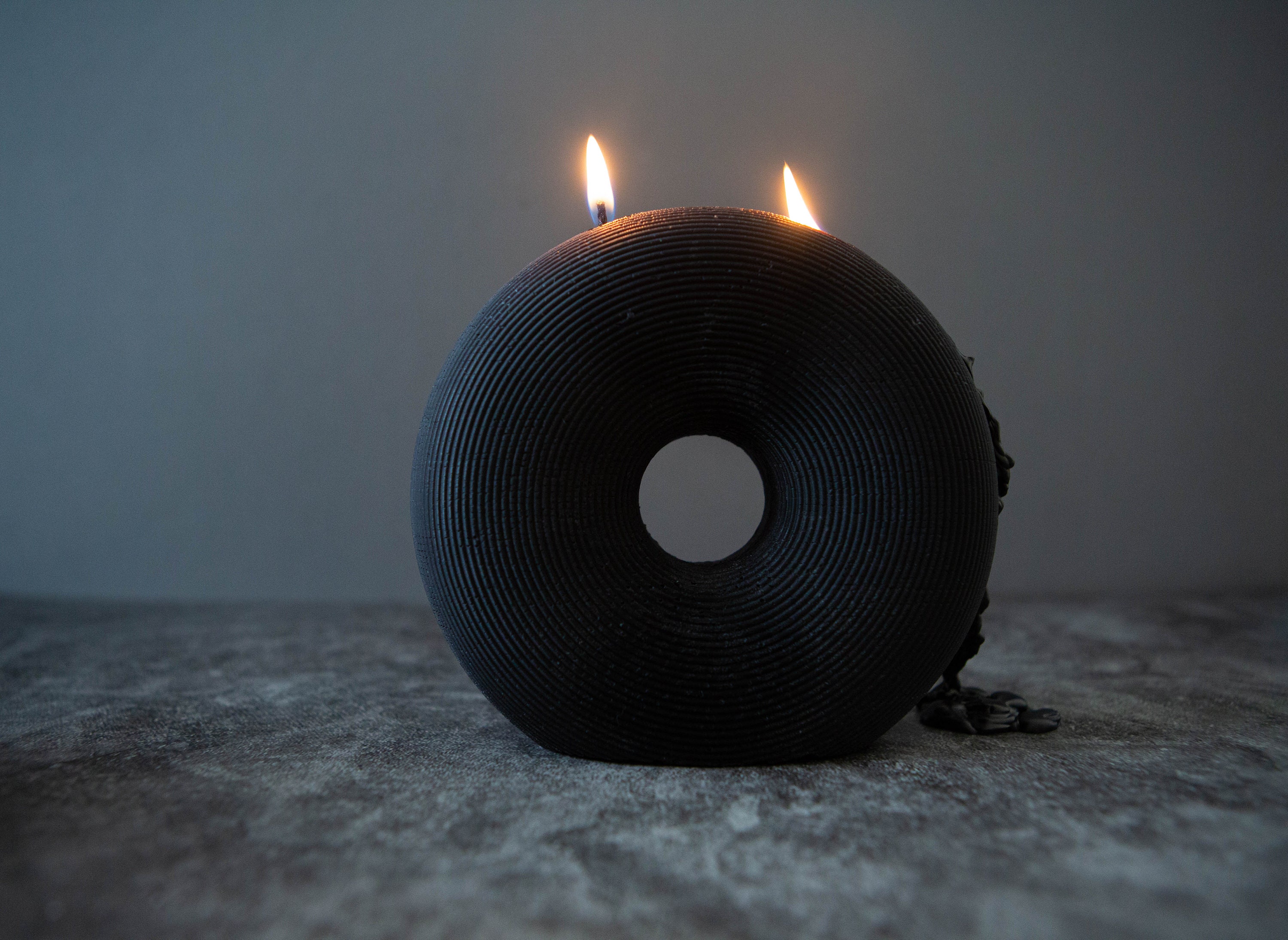 Bougie en Forme de O Noir/En Beignet Bougie Sculptée Ronde Soja Cire d'abeille Naturelle Grande Boug