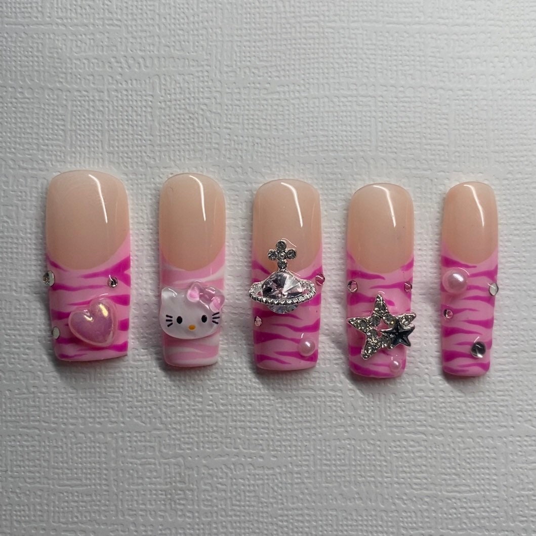 pink nails y2k bimbocore  Short acrylic nails, Heart charm bracelet, Pink  nails
