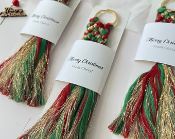 Weihnachten Keychain Geschenke für Gast, Rot Grün Makramee Keychain, personalisierte Weihnachtsbevorzugungen, Feiertagskundengeschenk, Neujahrsbevorzugungen