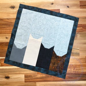 Cat Table Topper PDF Pattern: Mini Quilt Scrap Fabric Project (Digital Download)